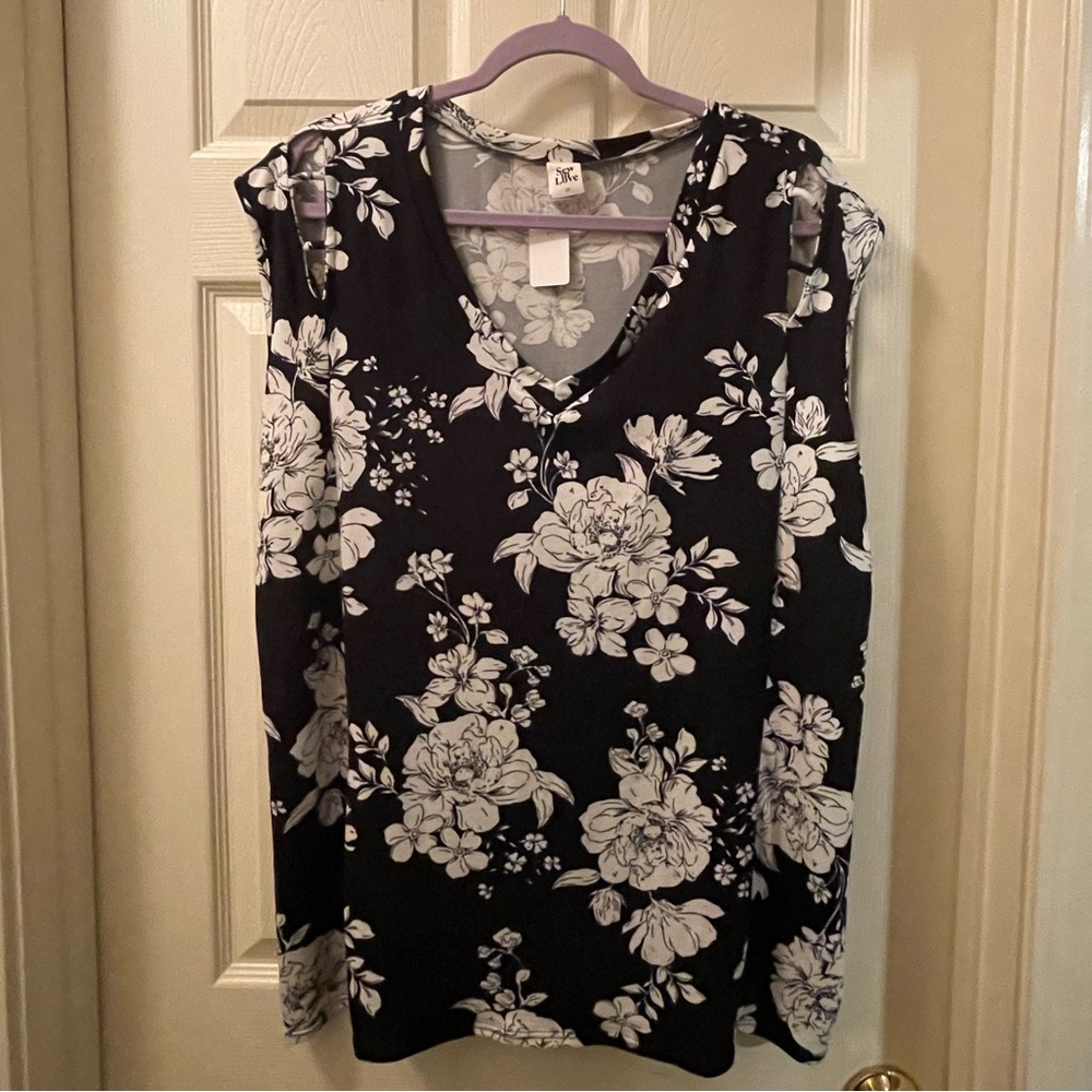 NWT sew in love plus size 3x black & white floral lattice detail tank top